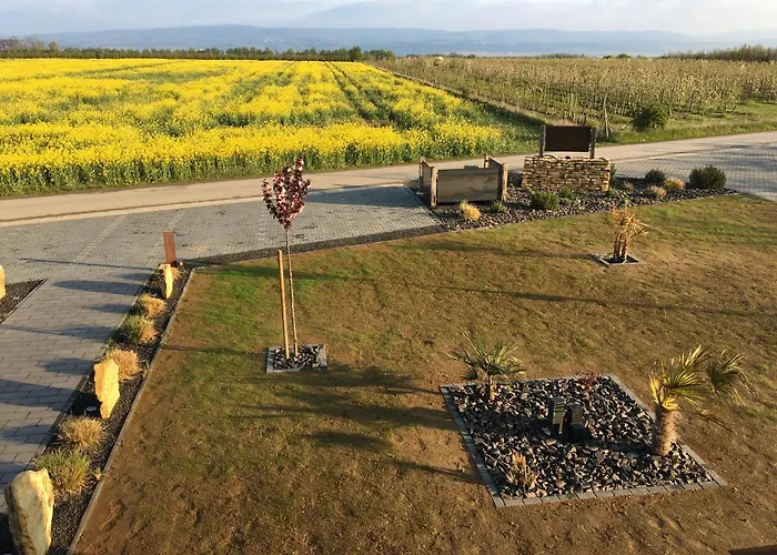 2 Im Kirschbluetenhof * אינגלהיים אם ריין